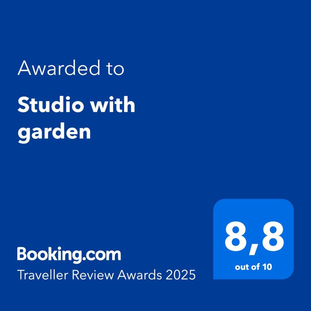 Studio With Garden Arona  Eksteriør bilde